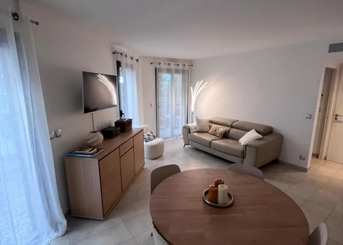 Appartement 1 Chambre - Rue D'Antibes #108 *
